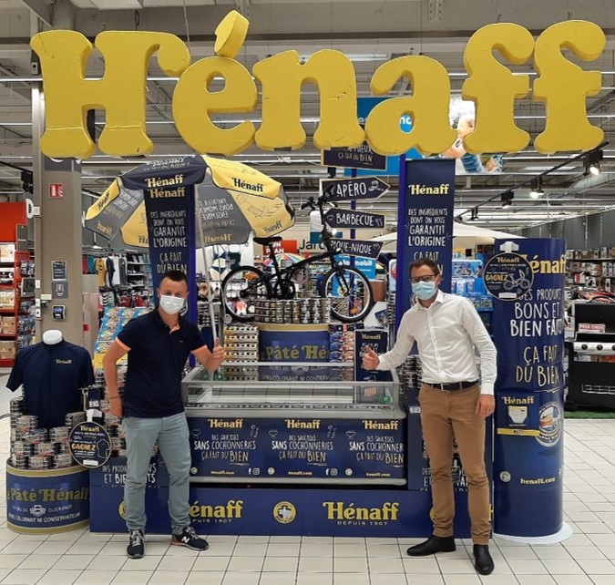 hénaff commercial team with a display dedicated to the Tour de France