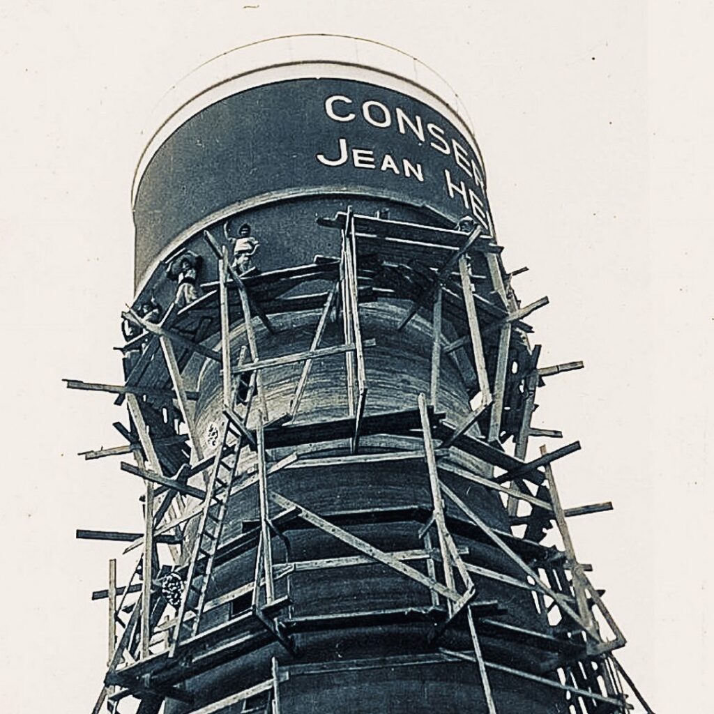 Photo of Jean Hénaff water tank in 1954